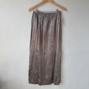 Silver floral pattern skirt with side slit